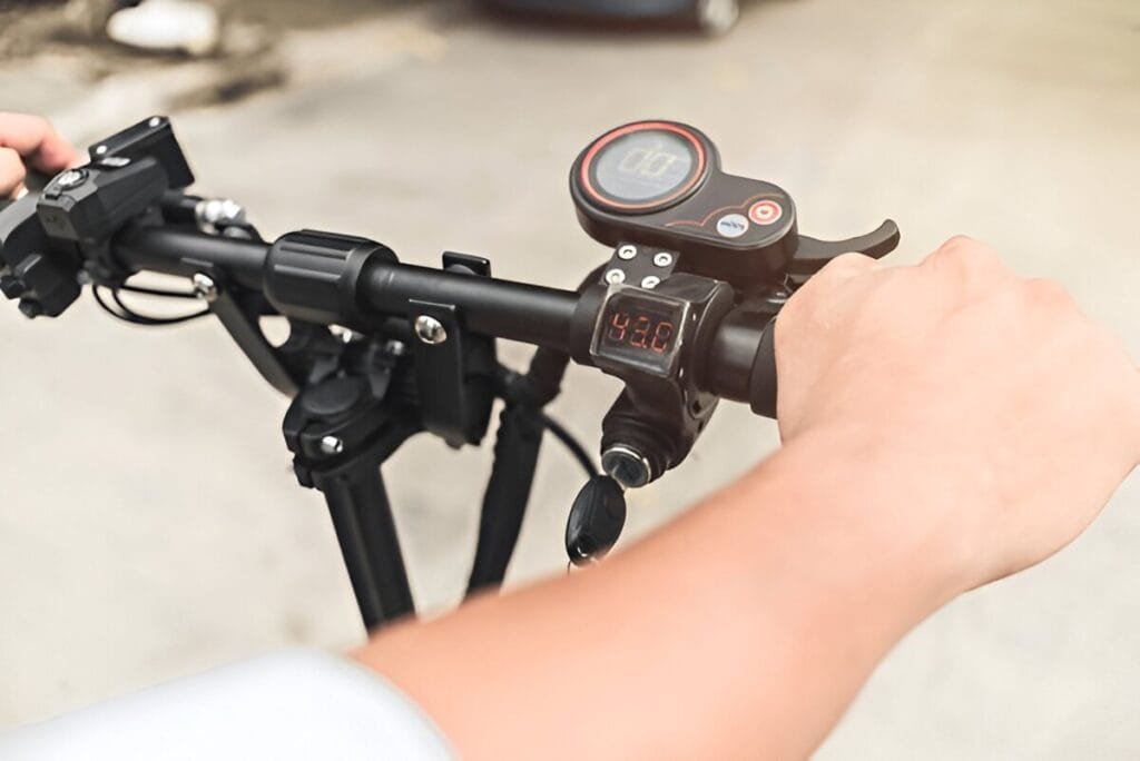 A rider is controlling throttle and it is important part of knowing how do electric bikes work